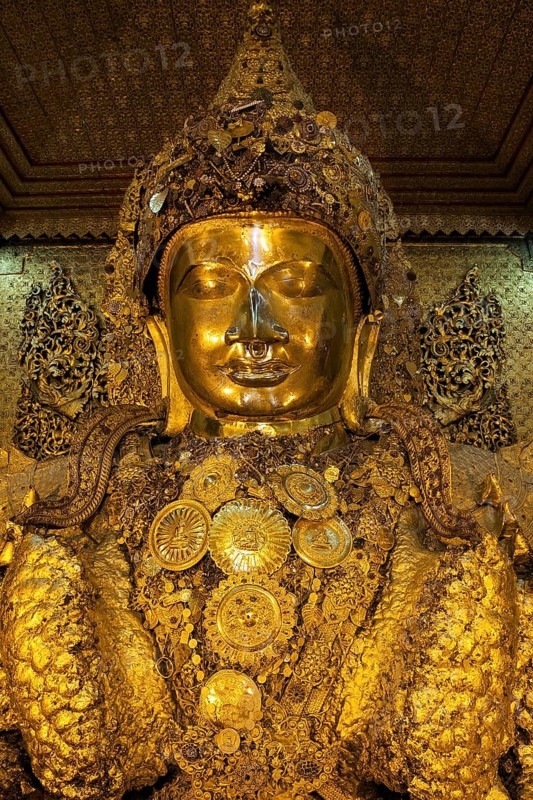 Mahamuni Buddha statue