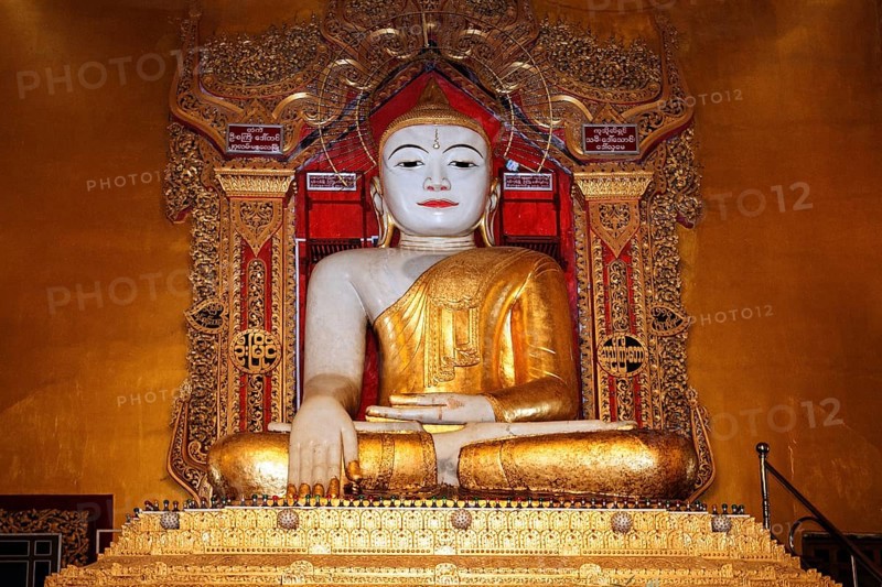 Buddha statue in the Kyauktawgyi Pagoda