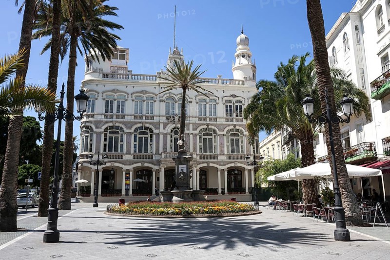 Plaza de Cairasco with Cabinete Literario
