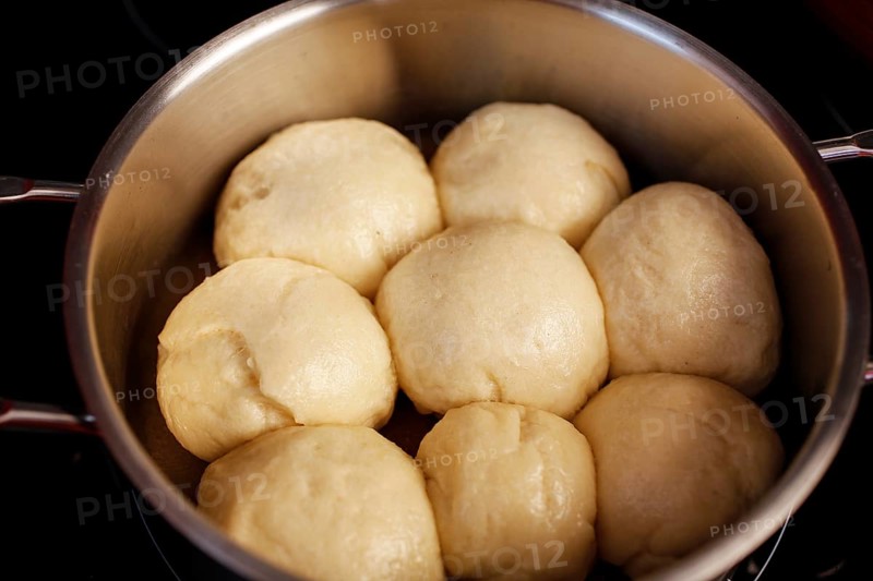 Steamed yeast dumplings in a pot