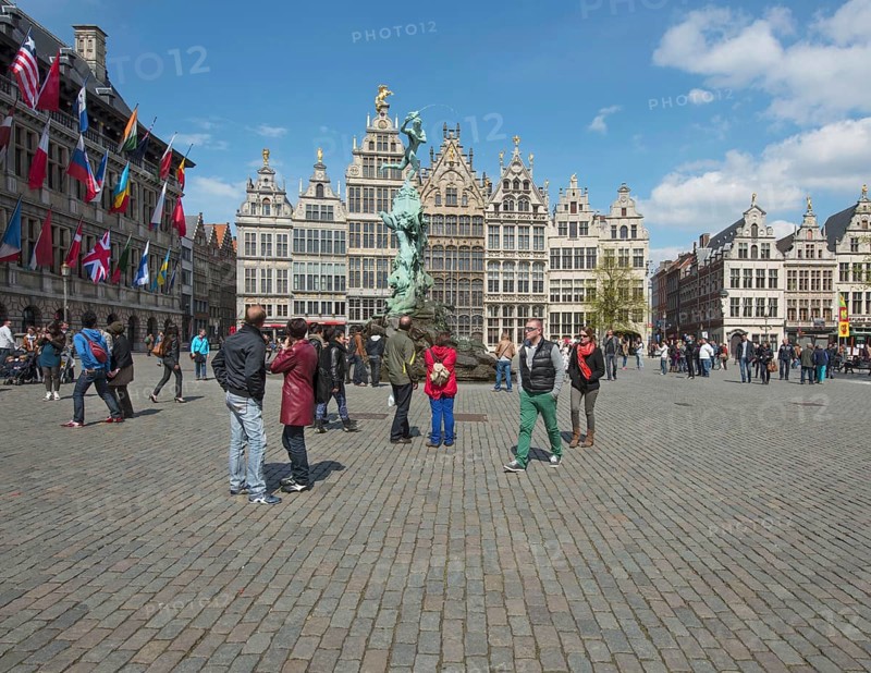 Hustle and bustle at Grote Markt
