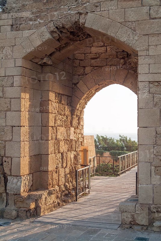 Gate