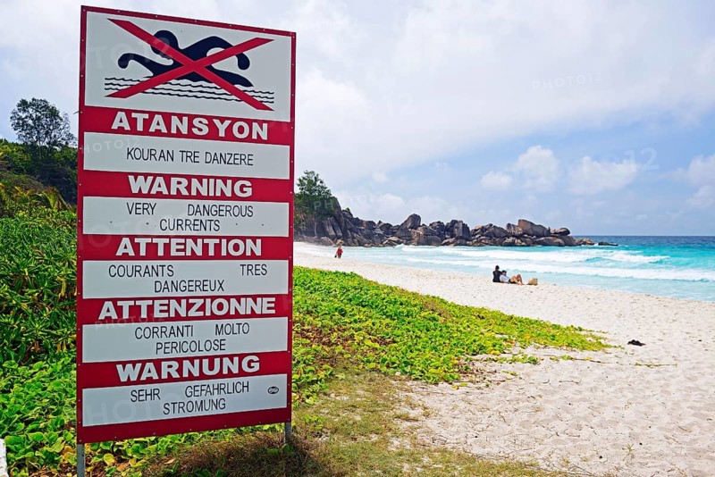 Sign with warning in several languages