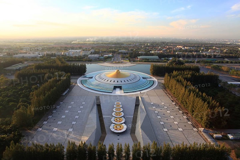 Phra Mongkol Thepmuni Memorial Hall
