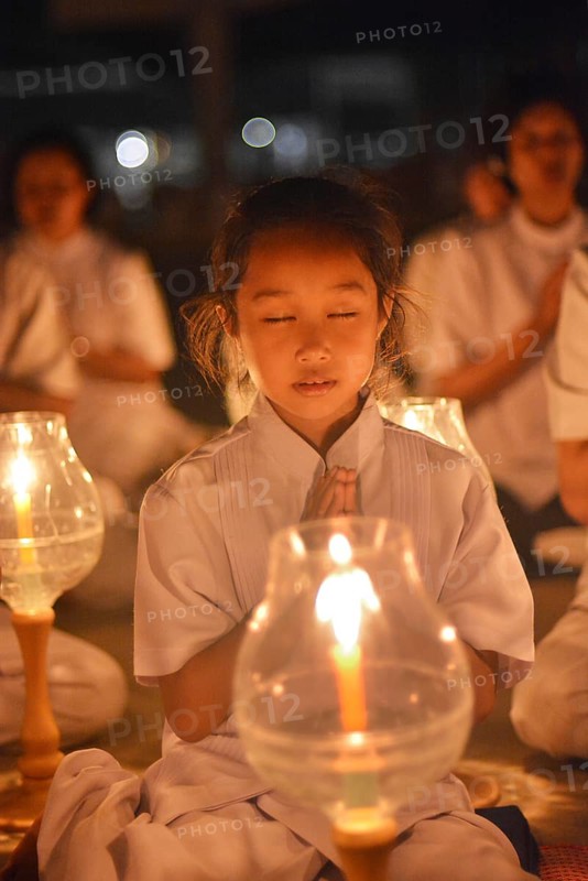 Young girl praying