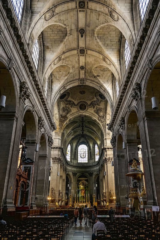 Nave in the parish church of Saint Sulpice