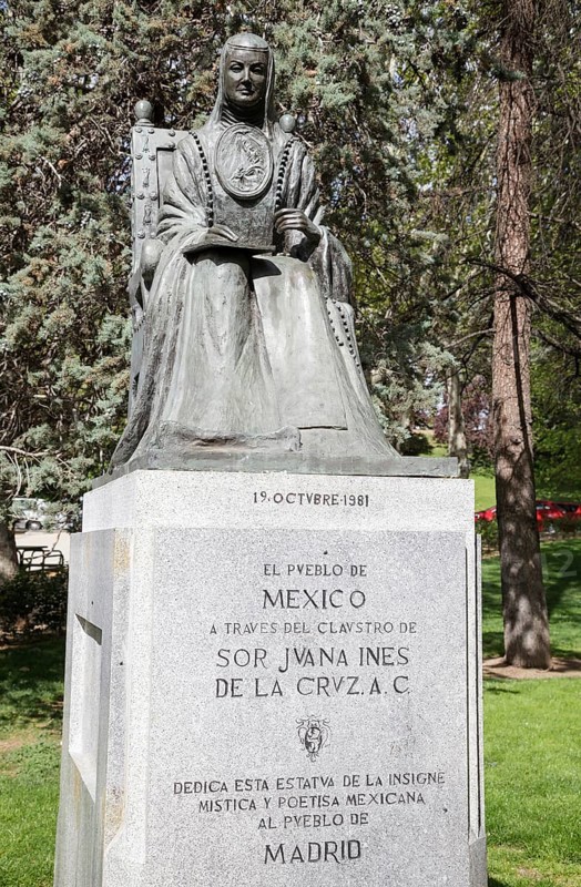 Statue of Sor Juana Ines de la Cruz in Oeste Park