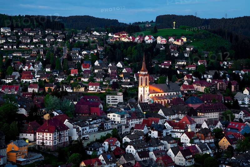 Neustadter Munster or parish church of St. Jacobi at dusk