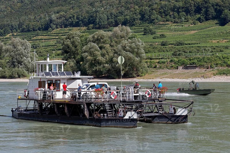 Car ferry at Spitz an der Donau