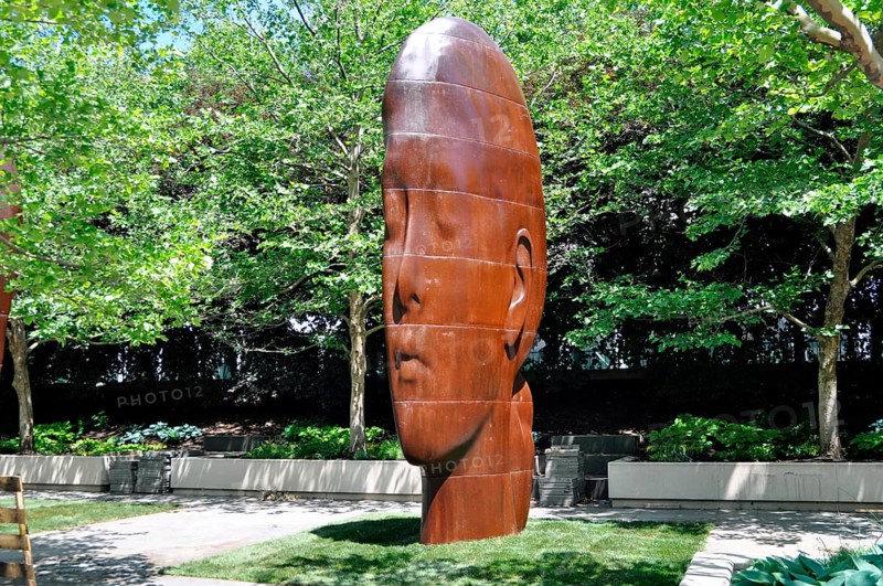 Laura sculpture by Jaume Plensa
