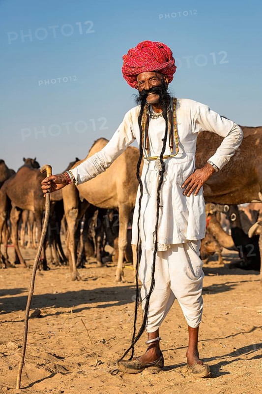 Portrait of an elderly Rajasthani man with a long beard wearing a turban