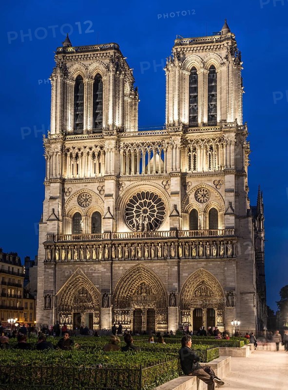 Notre-Dame de Paris at night