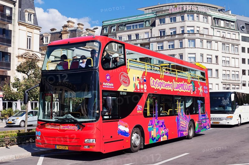 Sightseeing bus