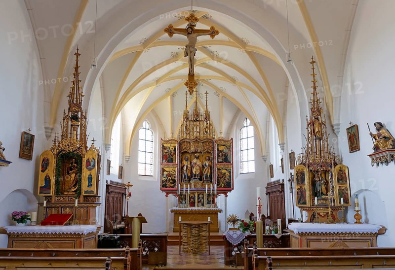 Presbytery with altar in the Church of Rabenden