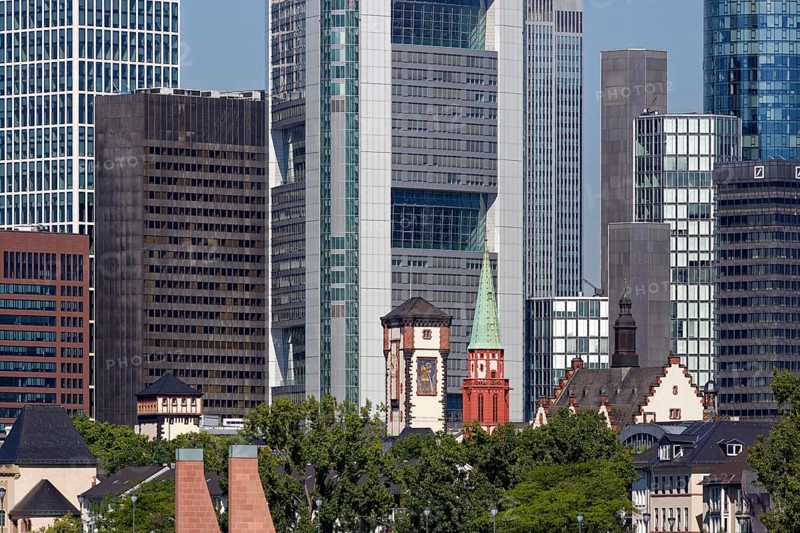 Kleiner Cohn and Langer Franz towers and Old St Nicholas Church in front of skyscrapers in the financial district