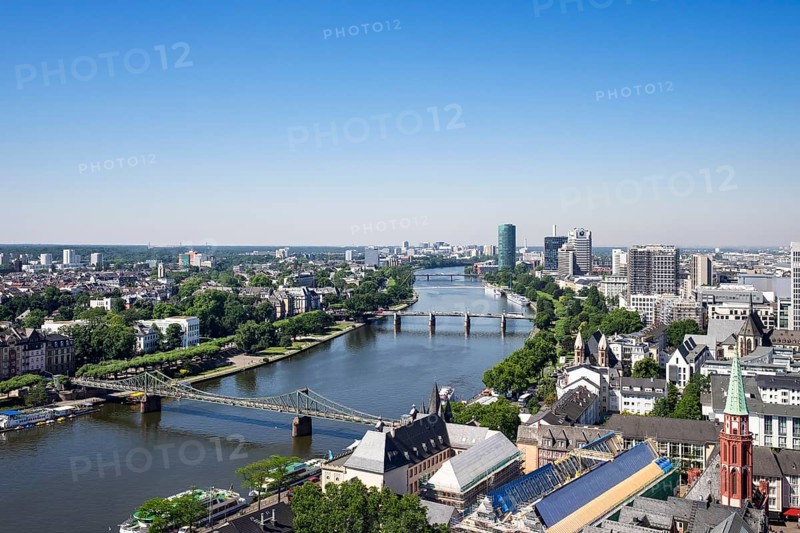 Main river with Eiserner Steg and Untermainbrucke bridges