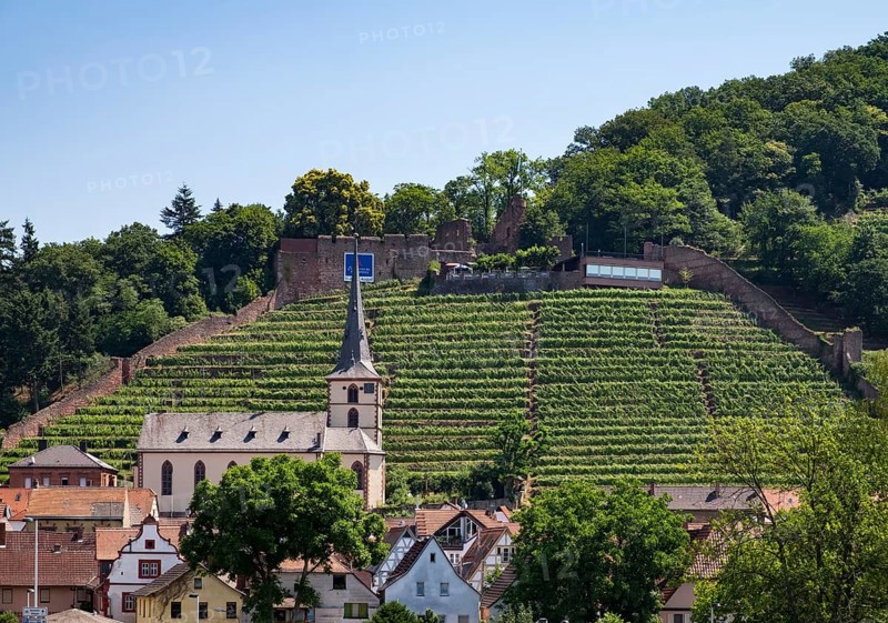 Saint Pancras's church and Clingenburg ruins