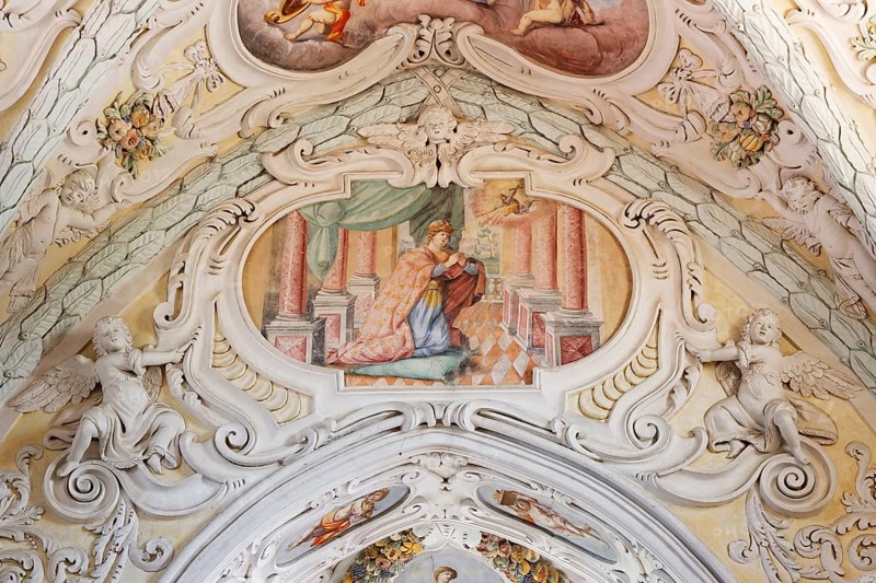 Stucco and frescoes on the ceiling