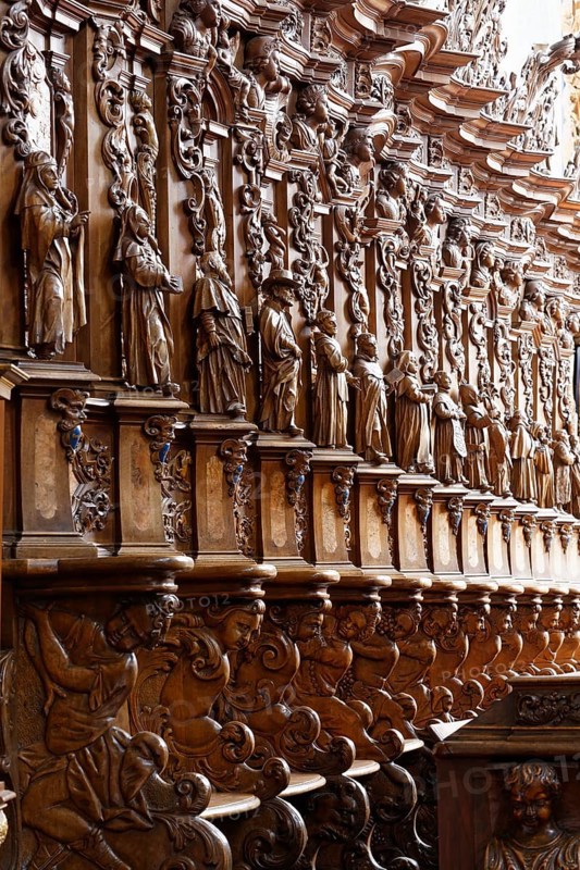 Choir stalls in walnut