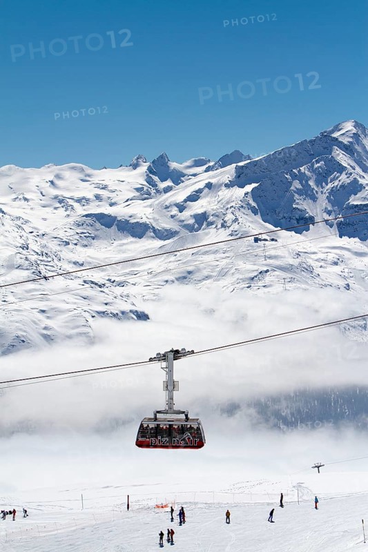 Cableway to the Piz Nair