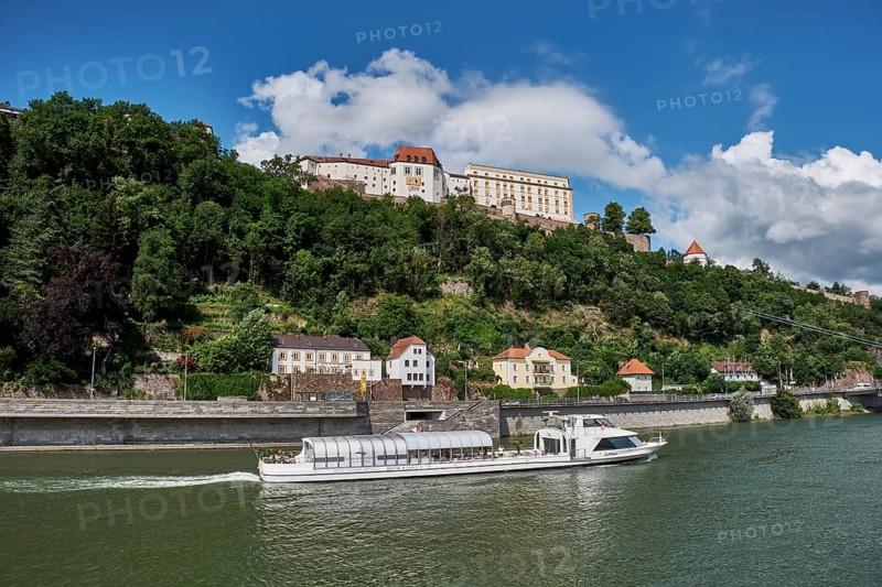 View over the Danube to the castle Veste Oberhaus