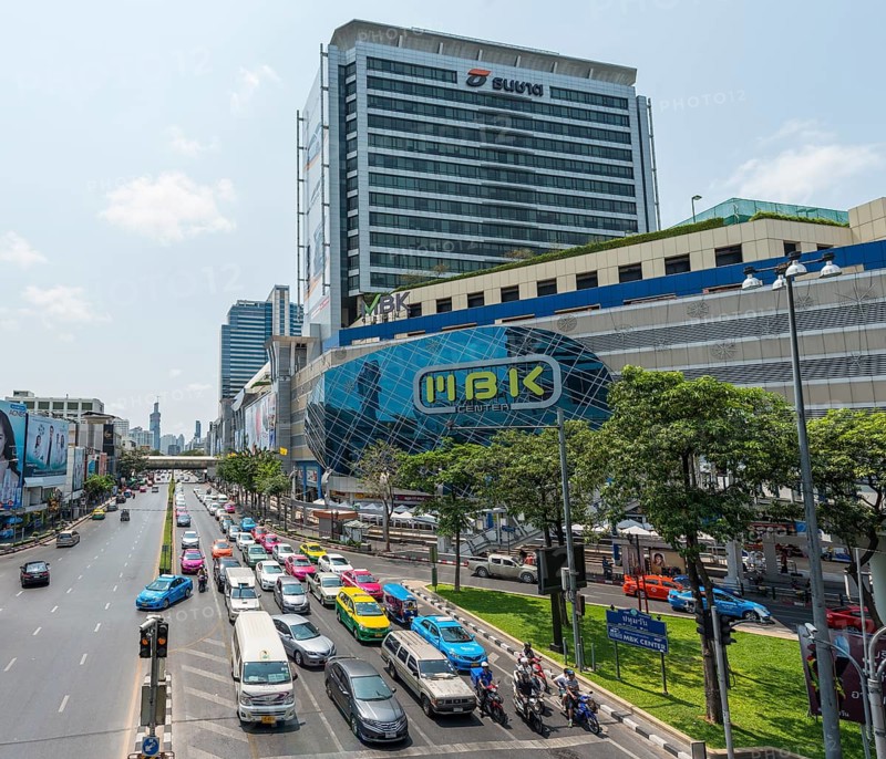 Busy road at the MBK Center