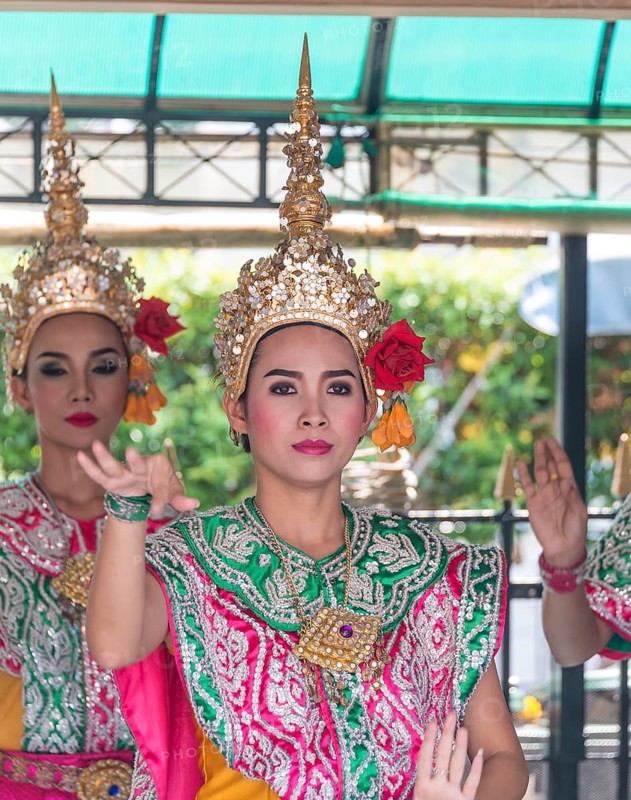 Traditional Thai dancers