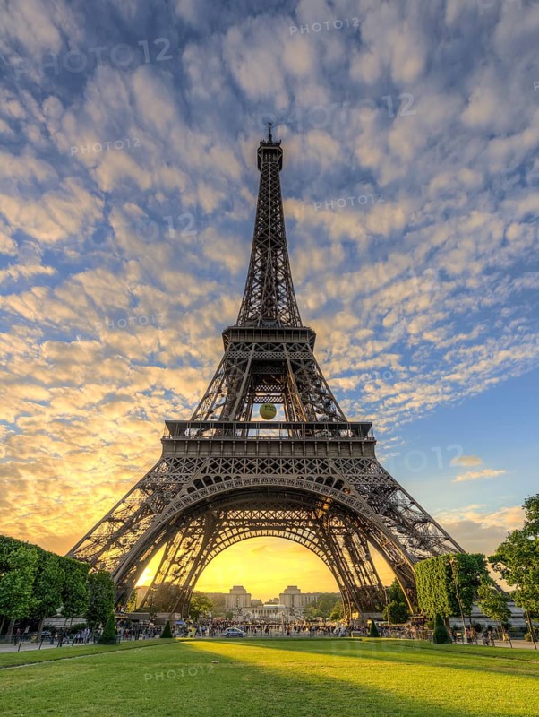 Sunset behind Eiffel Tower