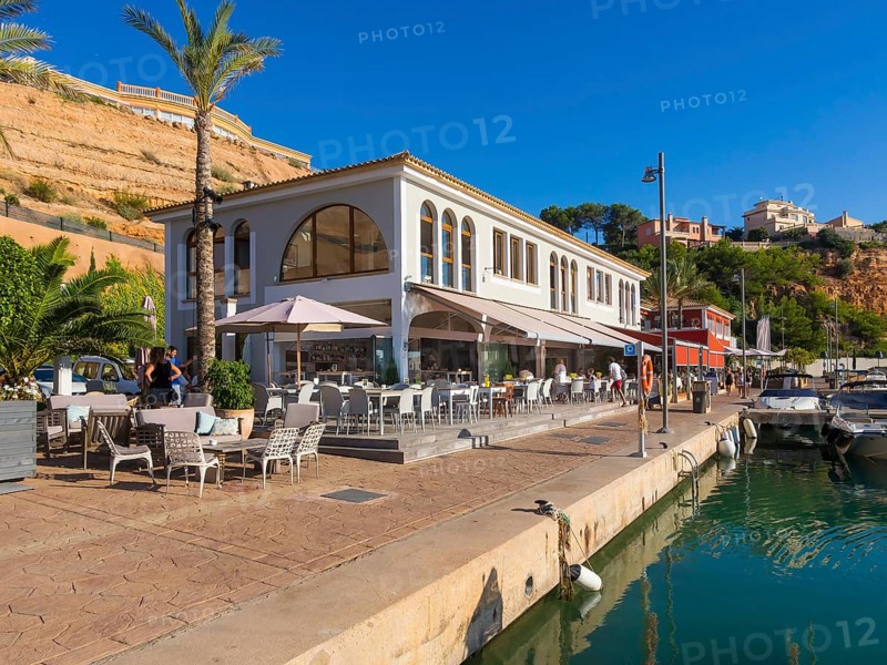 Restaurants on the promenade along the marina