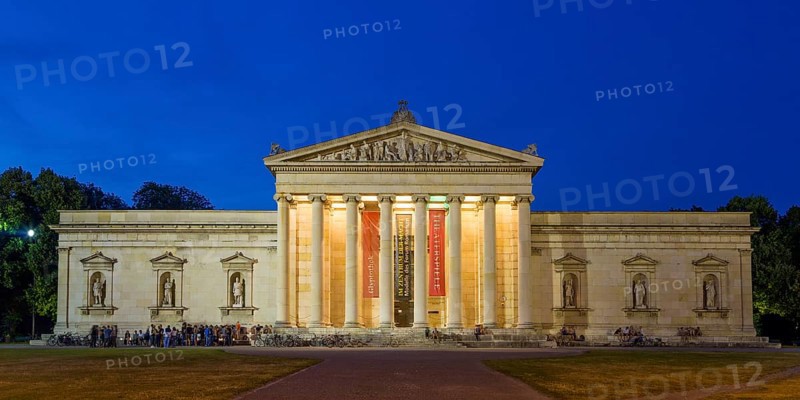 Glyptothek on Konigsplatz at dusk