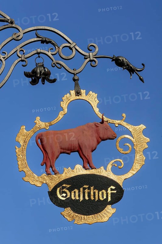 Hanging sign of the restaurant "Roter Ochse"