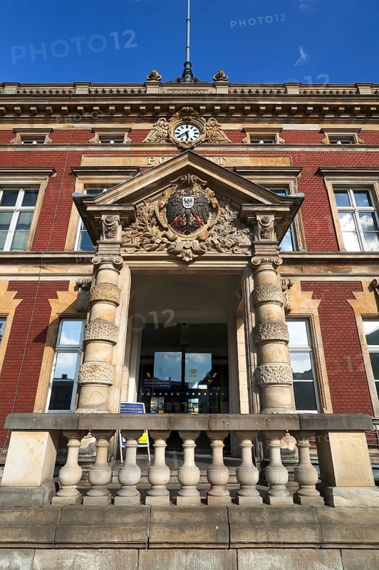 Entrance with imperial eagle on the post office