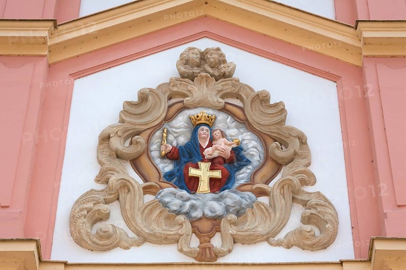 Relief Mary with baby Jesus