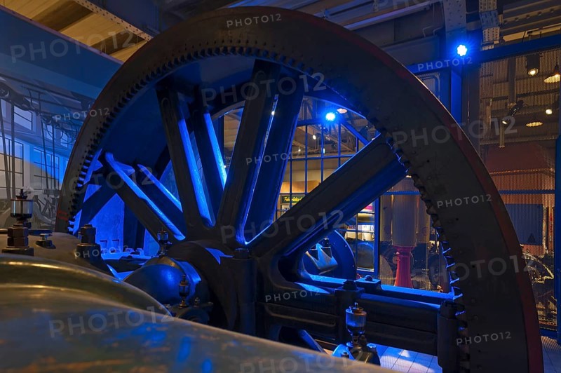Drive wheel of a two-cylinder steam engine built in 1907