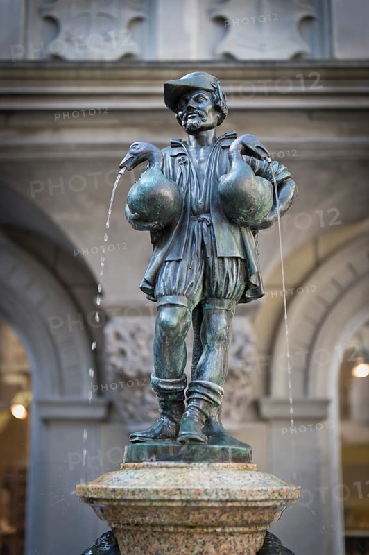 Gansemannchenbrunnen or Gooseherd Fountain