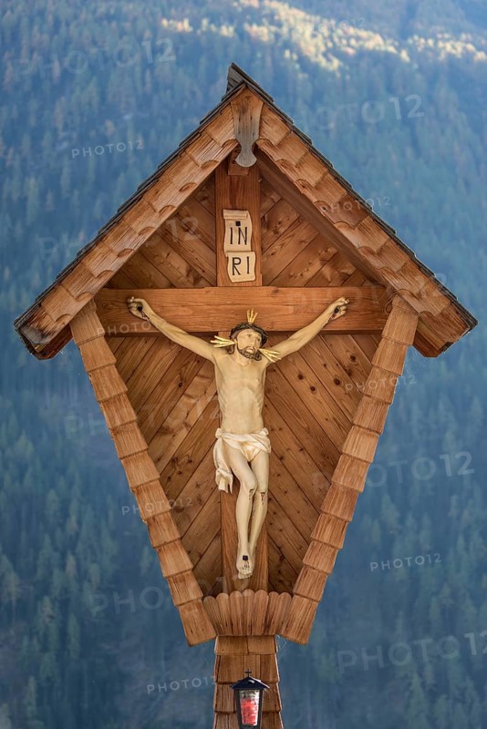 Wayside cross