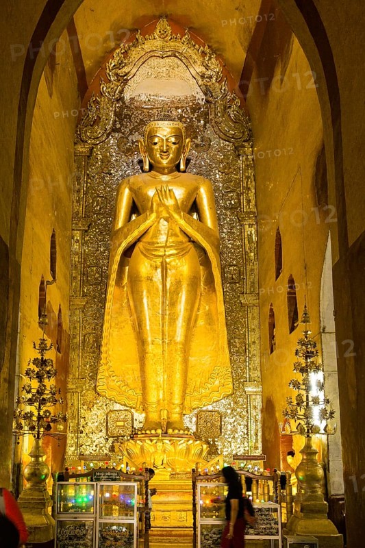 Giant golden Buddha inside Pahto Ananda