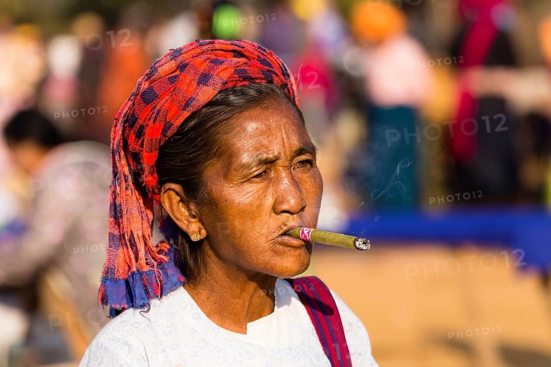 Shan woman smoking at the Five-Day Market