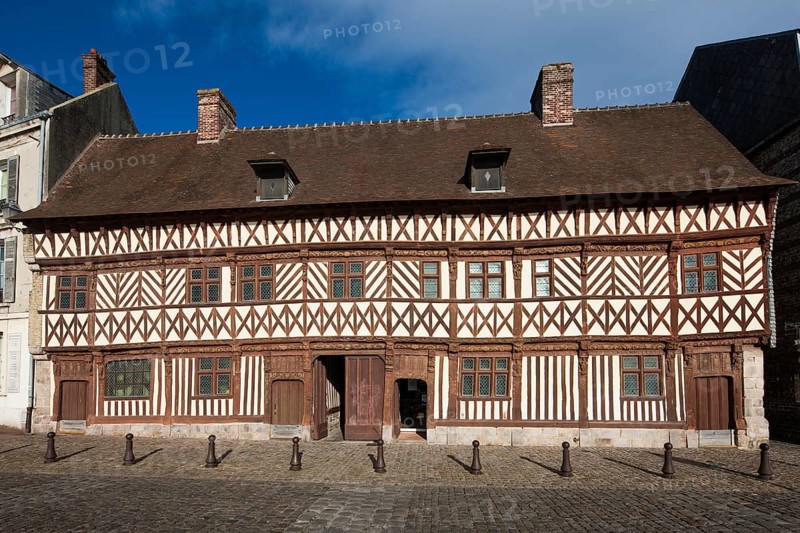 Tudor style house Maison Henri IV in Saint-Valery-en-Caux