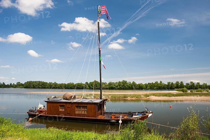 Traditional wooden boat on the Loire