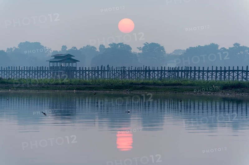 Sunrise over the U Bein Bridge crossing the Taungthaman Lake