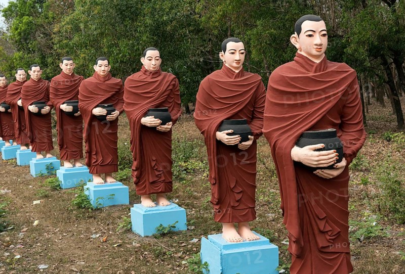 Row of statues of the 500 Arahant followers of Buddha at Win Sein Taw Ya