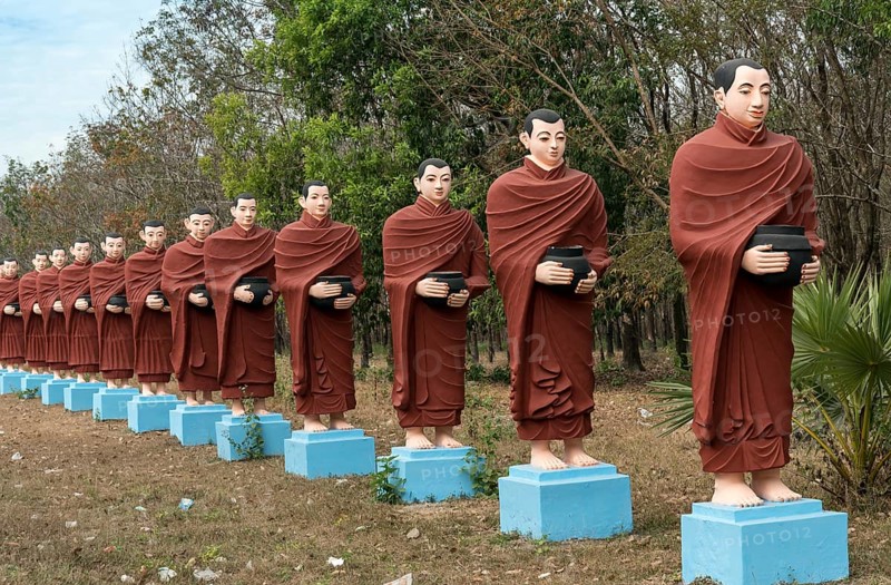 Row of statues of the 500 Arahant followers of Buddha at Win Sein Taw Ya