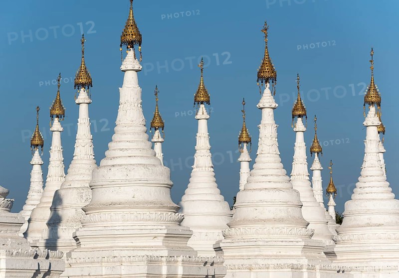 White stupas of Sandamuni or Sanda Muni Pagoda