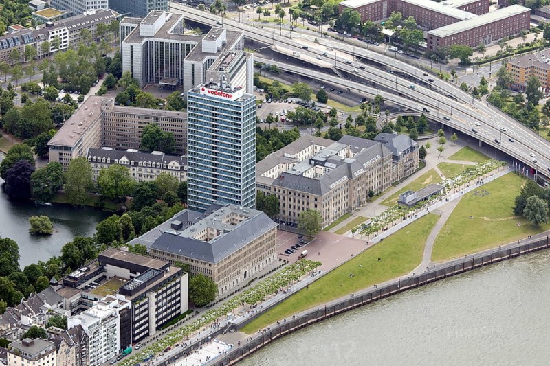 Mannesmann tower by the Rhine