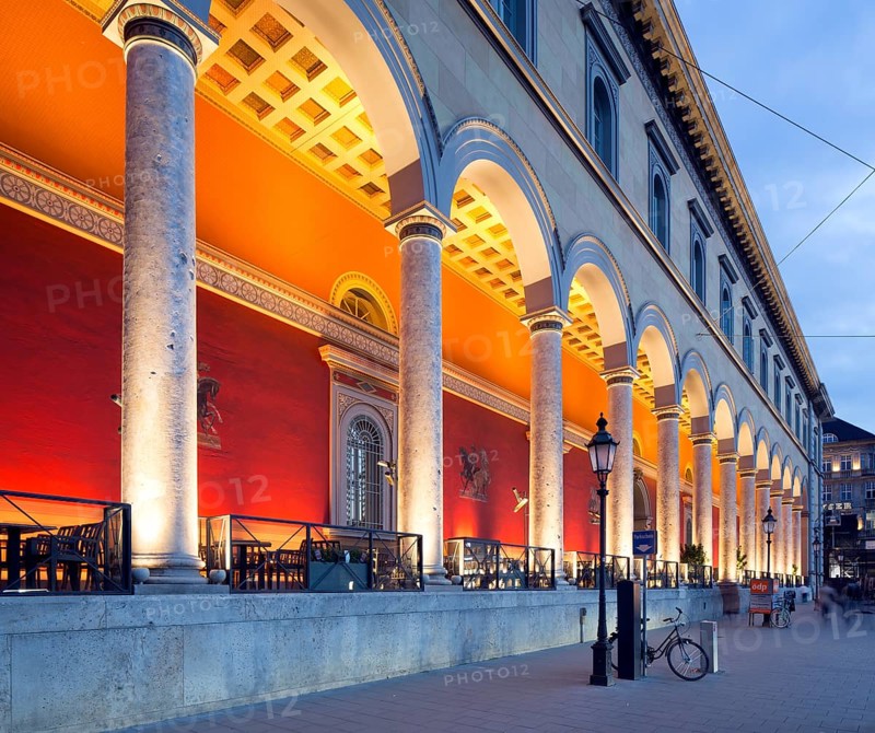 Exclusive office and residential building Palais at the Opera House with portico