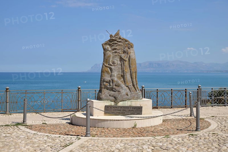 Memorial to lost sailors