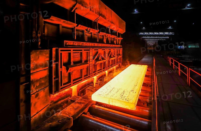 Annealing steel slabs in the hot rolling mill