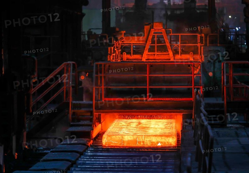 Annealing steel slabs in the hot rolling mill