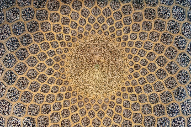 Majolica pattern on interior dome